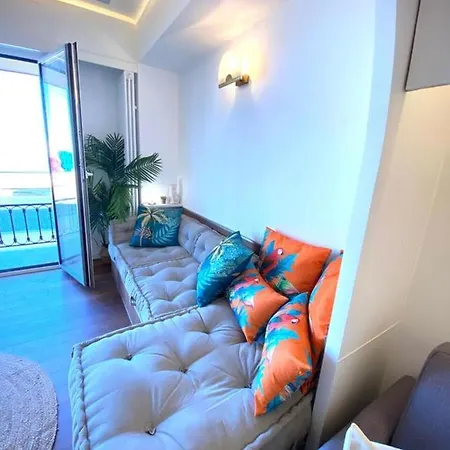 Апартаменты Le Rocamare -superb-atypical Sea View-a.c-wifi Ницца
