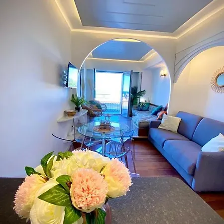 Le Rocamare -superb-atypical Sea View-a.c-wifi Апартаменты *
