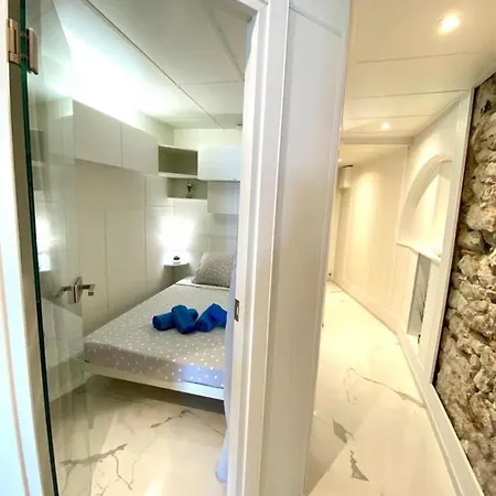 Le Rocamare -superb-atypical Sea View-a.c-wifi Апартаменты