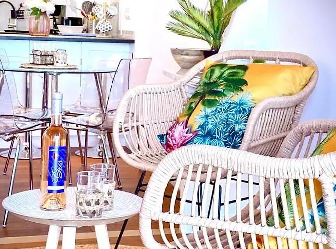 Le Rocamare -superb-atypical Sea View-a.c-wifi شقة