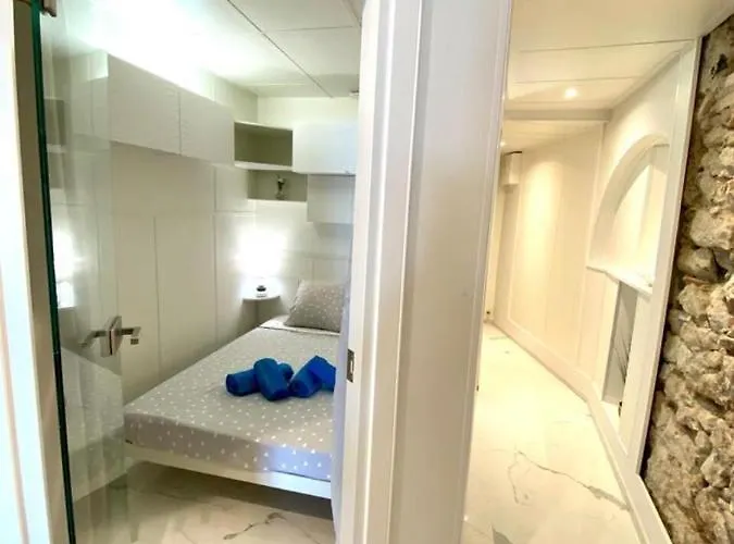 Le Rocamare -superb-atypical Sea View-a.c-wifi شقة