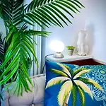 Le Rocamare -superb-atypical Sea View-a.c-wifi Apartman
