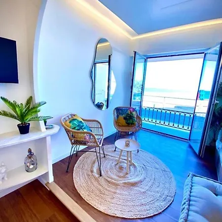 Le Rocamare -superb-atypical Sea View-a.c-wifi דירה *